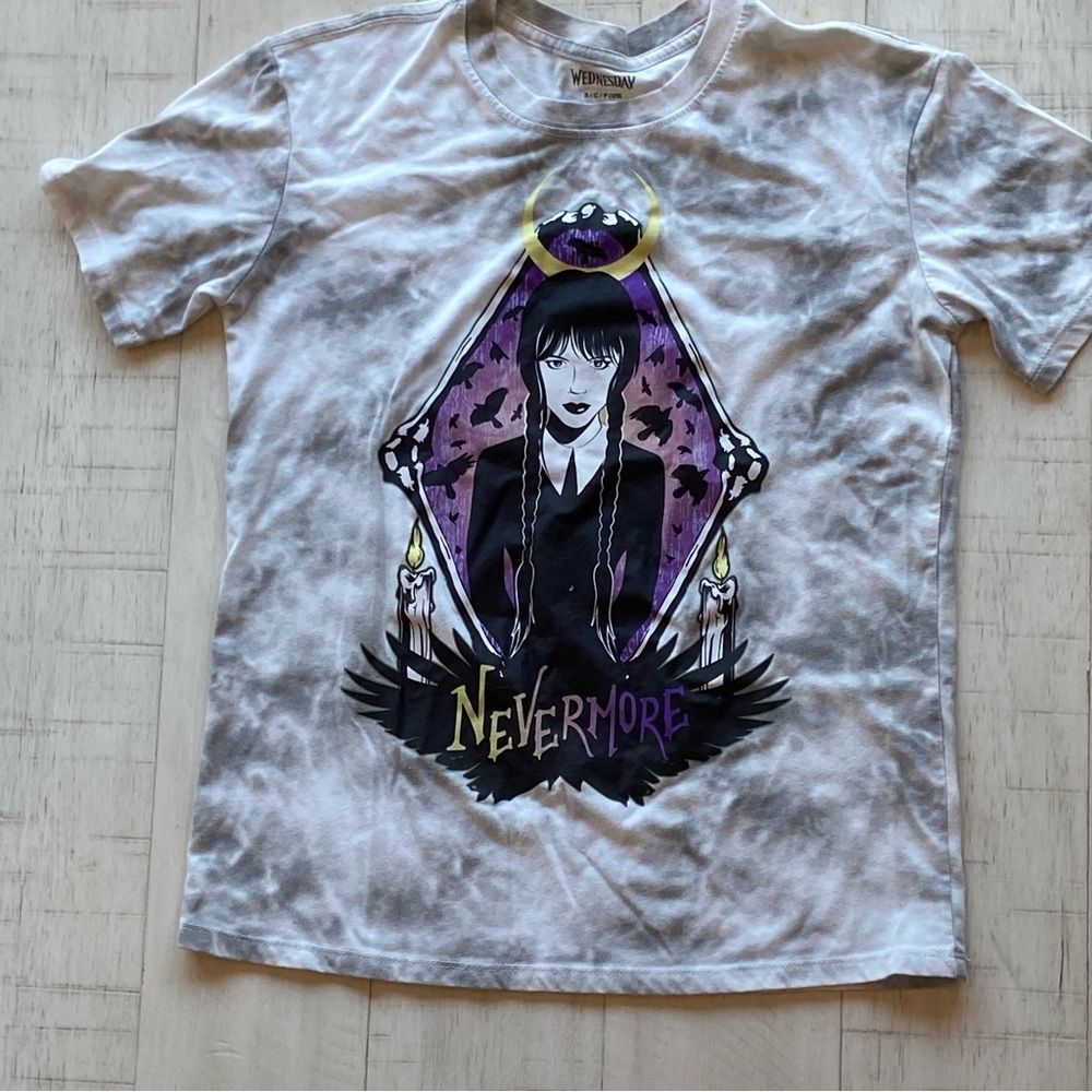 NWOT Juniors Sz-3/5-S WednesdayAdams Graphic T-Shirt Gray w/Faded White Marbling